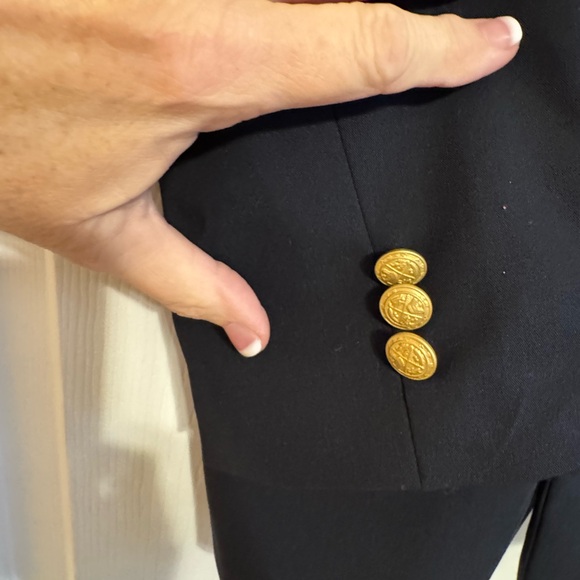 Izod Navy Blazer with Classic Notched Lapel and Modern Fit - Picture 7 of 7